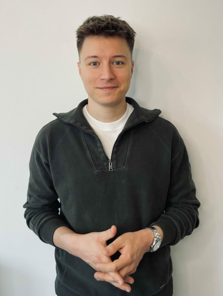 Adrian Kubacki - angolingo teacher